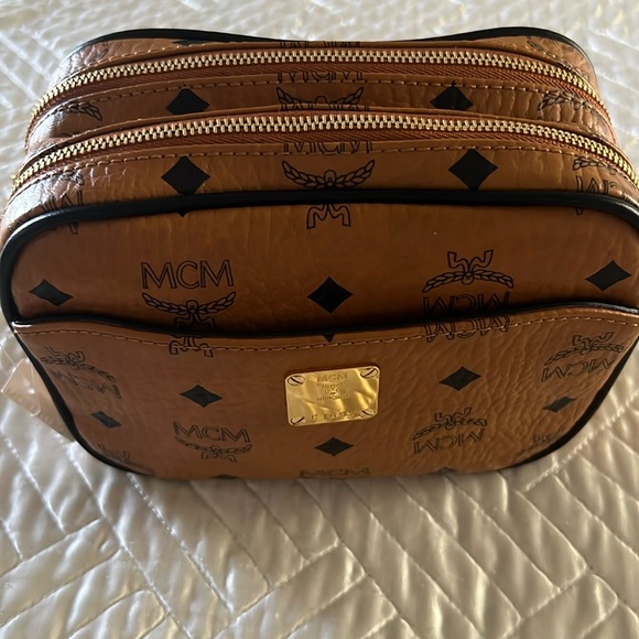 Brand new mcm authentic crossbody - Picture 1 of 9